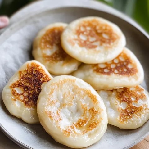 A plate of pancakes.